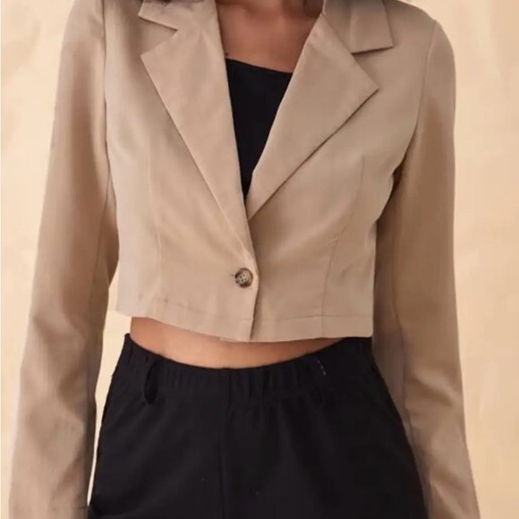 Nia Jackets & Blazers - Cropped Beige Tailored Blazer with Single-Button Closure